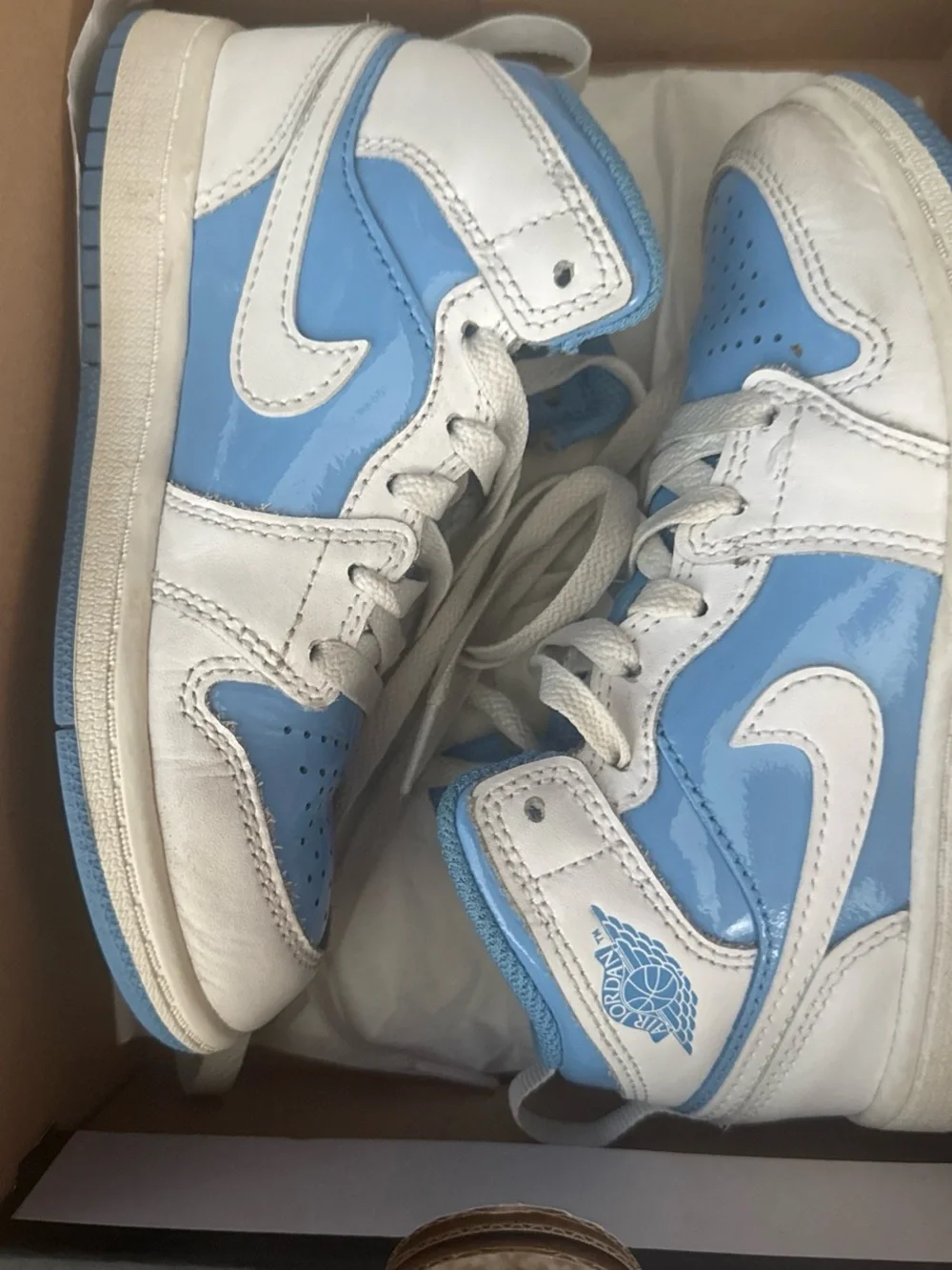 Jordan 1 Retro High OG in University Blue, Black & White